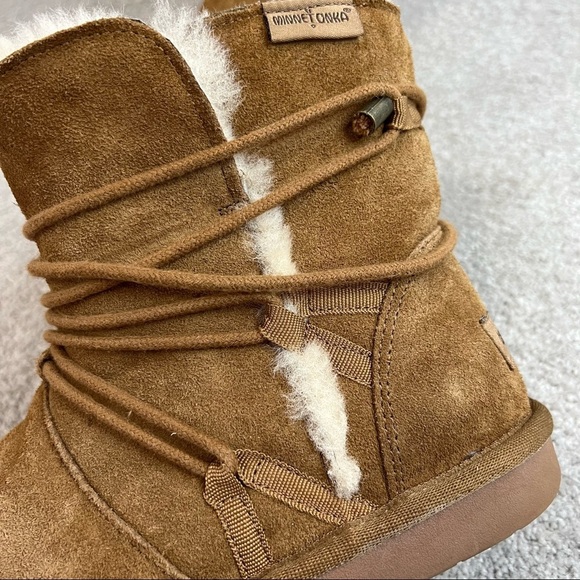 Minnetonka Woburn Wrap Lace Sherpa Lined Boots - Picture 12 of 12